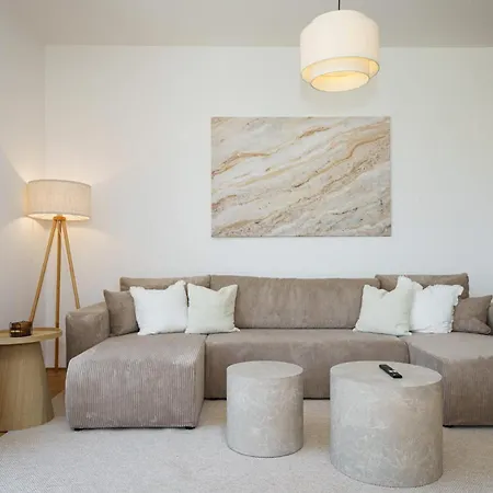 Luxurioeses 2-zimmer-apt Im Scandi-coastal-stil I Toplage I Familienfreundlich I Balkon I Kueche I Netflix I Kostenloser Parkplatz I 65 M2 Appartement *