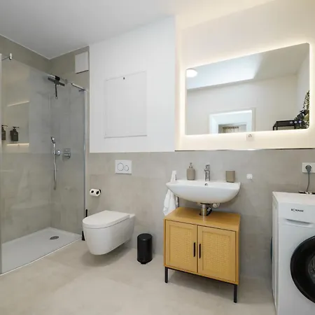 Luxurioeses 2-zimmer-apt Im Scandi-coastal-stil I Toplage I Familienfreundlich I Balkon I Kueche I Netflix I Kostenloser Parkplatz I 65 M2 Eltville am Rhein